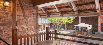 Studio '30 sqm' with Wi-Fi in Historic Four-Sided Farmhouse