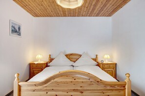 1 bedroom, free WiFi, bed sheets - Apartment '3' with Mountain View, Shared Garden and Wi-Fi (Hinterzarten)