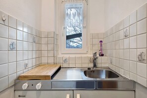 Frigorifero, microonde, piano cottura, macchina per tè/caffè