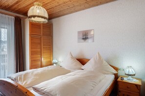 1 bedroom, free WiFi, bed sheets