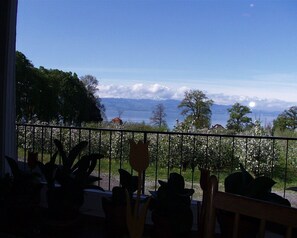 Interior - Room 'Doppelzimmer - Balkon Und Seeblick' with Shared Garden, Balcony and Wi-Fi (Wasserburg (Bodensee))