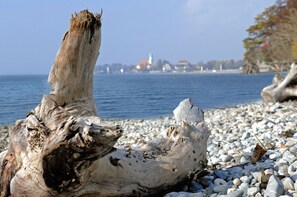 Beach nearby - Room 'Doppelzimmer - Balkon Und Seeblick' with Shared Garden, Balcony and Wi-Fi (Wasserburg (Bodensee))