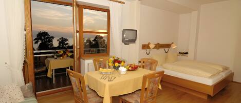 1 室のベッドルーム、WiFi (無料)、ベッドシーツ