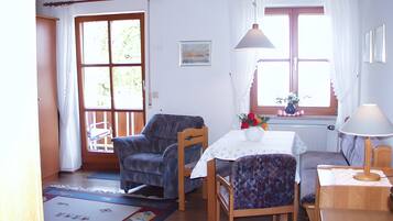 Fernseher, Tischtennisplatte