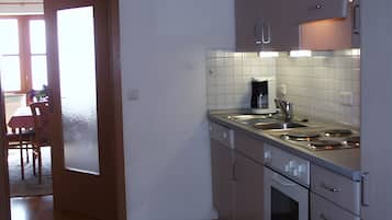 Kühlschrank, Ofen, Herdplatte, Geschirrspüler