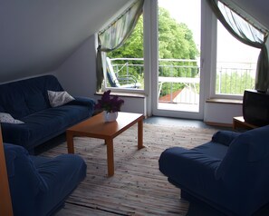 TV, tavolo da ping pong