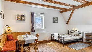 1 bedroom, free WiFi, bed sheets