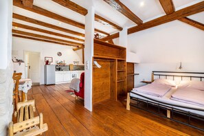2 bedrooms, free WiFi, bed sheets