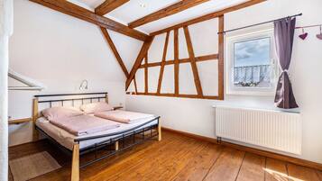 2 bedrooms, free WiFi, bed sheets