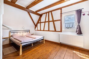 2 bedrooms, free WiFi, bed sheets - Apartment 'Burgzimmer' with Shared Garden and Wi-Fi (Rosenfeld)