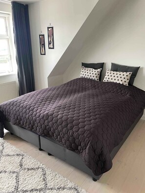 3 bedrooms, iron/ironing board, free WiFi