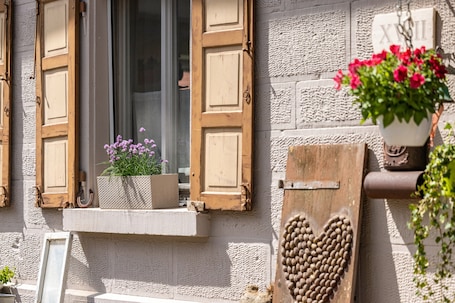 Exterior detail. Room 'Hofblick' with Shared Garden and Wi-Fi