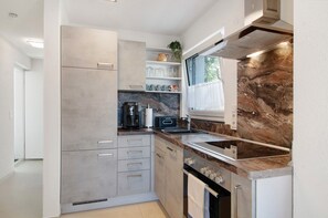 Frigorífic, forn, placa de cuina i rentaplats