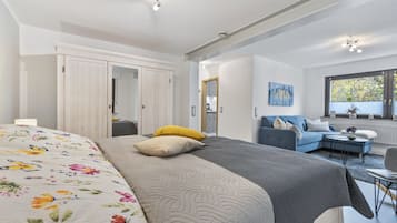 1 slaapkamer, een strijkplank/strijkijzer, gratis wifi, beddengoed