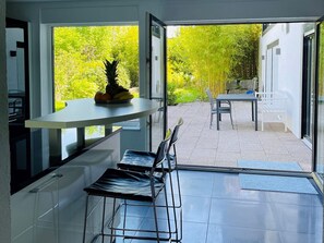 Dining - Apartment 'Blick Ins Grüne' with Shared Garden and Wi-Fi (Daisendorf)