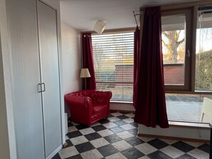 Interior - Studio 'Mit Donaublick 4' with Private Terrace, Private Garden and Wi-Fi (Neu-Ulm)