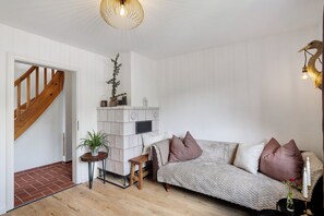 TV, fireplace - Haus Schwarzwald Queen (Bühlertal)