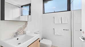 A modern bathroom with a white sink, marble backsplash, a toilet, and a glass shower enclosure. - Art House 2 King +Sofa Bed Free Parking Southbank (South Brisbane)