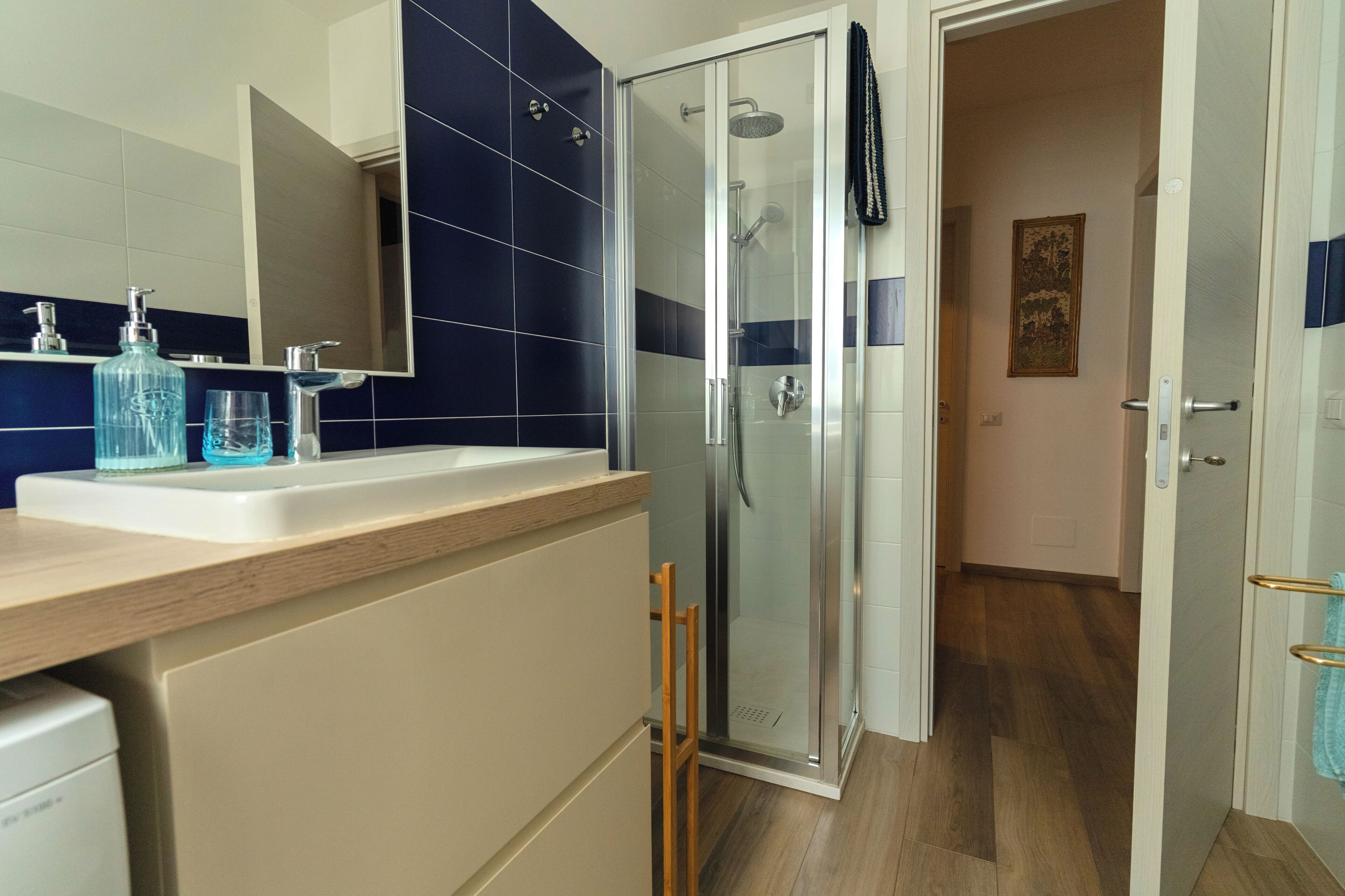 Haartrockner, Bidet, Handtücher, Seife