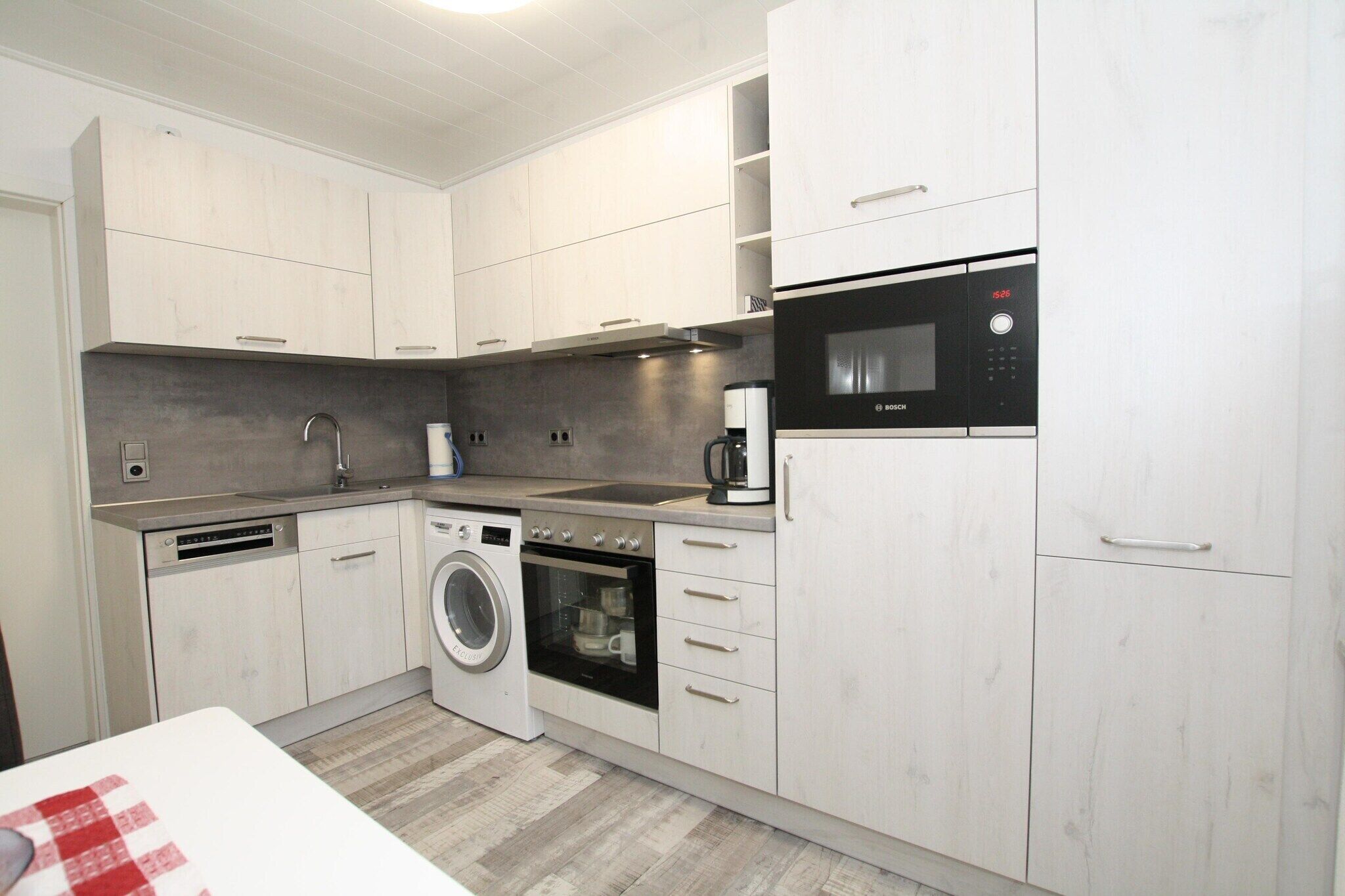 Køleskab, mikrobølgeovn, ovn, kogeplade