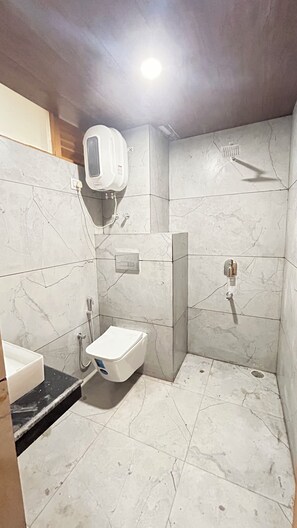 Premium Room, Mountain View | Bathroom | Slippers - Hotel Ocean (Manali)