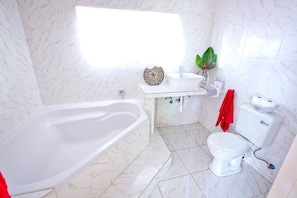 House, 4 Bedrooms, Accessible, Smoking | Bathroom - Mudita Self Catering (Victoria Falls)