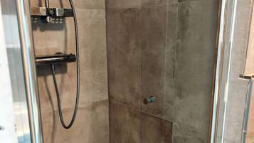 Towels, soap, shampoo, toilet paper