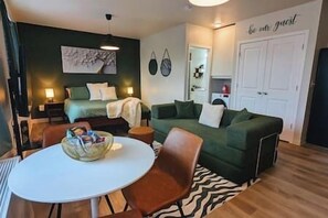 Interior - Renovated Gem: Park Free, Fast WiFi, 10m to DT (Detroit)