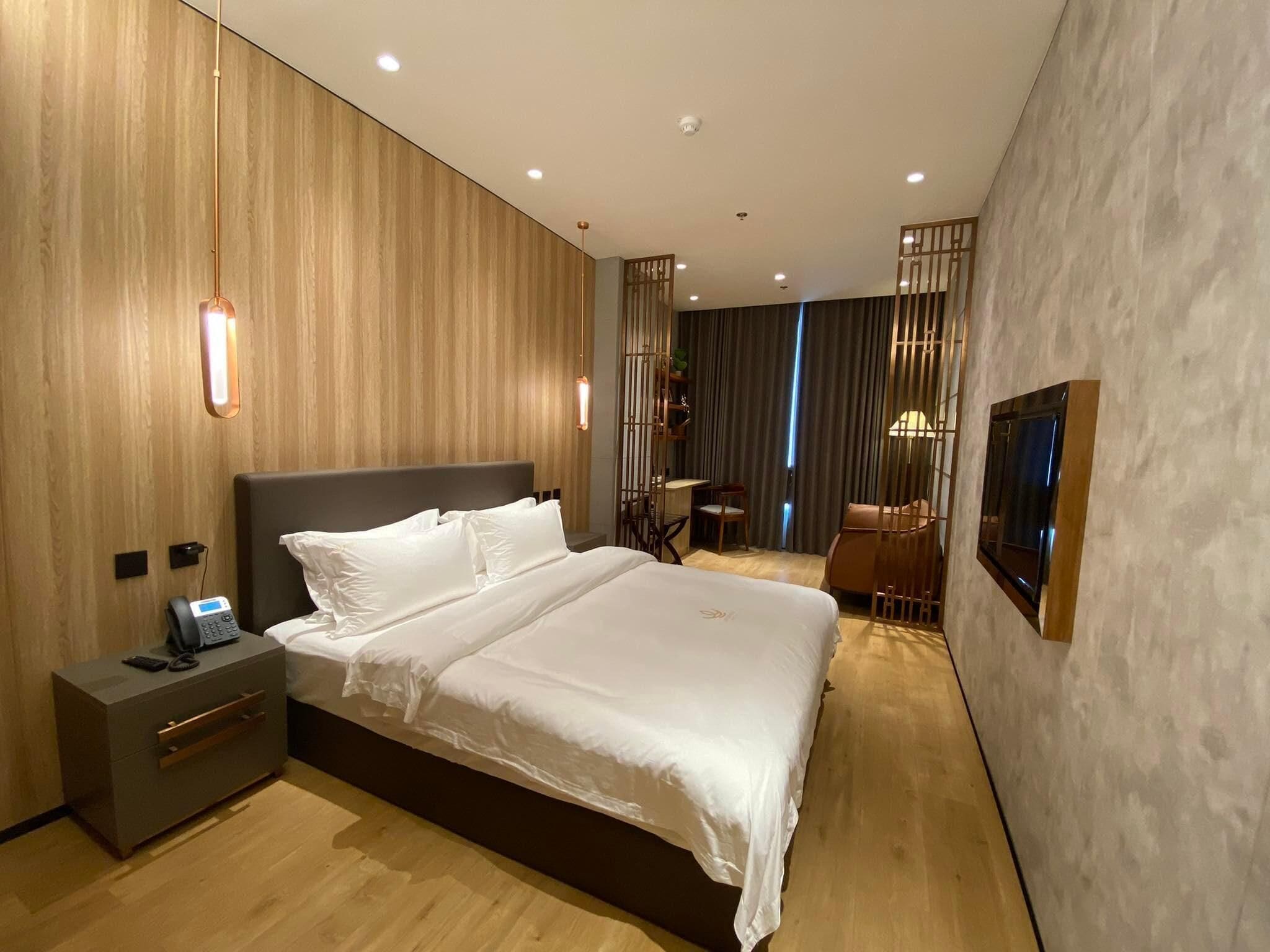 In-room safe, desk, laptop workspace, iron/ironing board