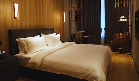 Deluxe Single Room | In-room safe, desk, laptop workspace, iron/ironing board. LOTUS BLU HOTEL NAGA