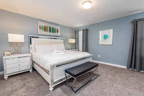 6 bedrooms, iron/ironing board, travel cot, free WiFi - Ultimate Family Fun! Pool & Game Room Near Disney (Davenport)