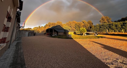 Bed and breakfast with private Jacuzzi in secluded countryside setting. Relaxation guaranteed!
