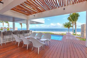 Outdoor pool, a heated pool - Luxury Beachfront Escape, Rooftop Jacuzzis & Pools (Cancún)