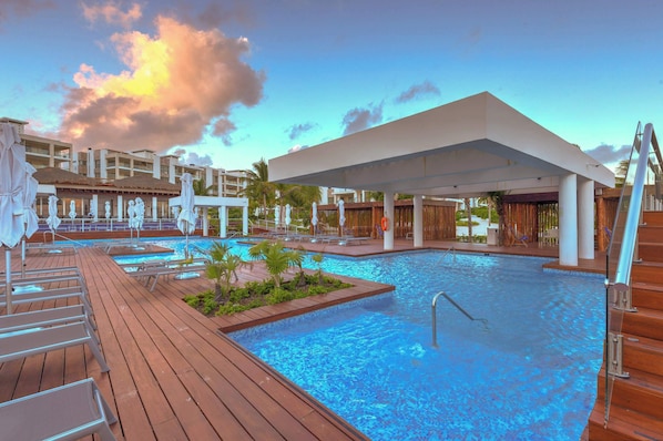 Piscine extérieure, piscine chauffée
