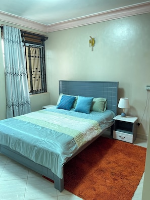 2 bedrooms, iron/ironing board, WiFi, bed sheets - Cozy 2-bedroom roadside apartment with WiFi in Naalya,right next to Quality mall (Kampala)