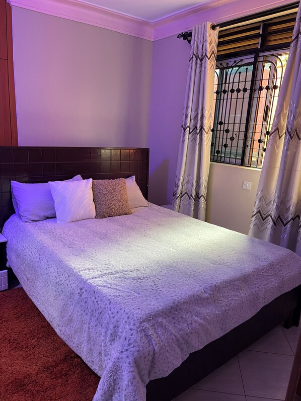 2 quartos, ferros/tábuas de passar roupa, Wi-Fi, roupa de cama