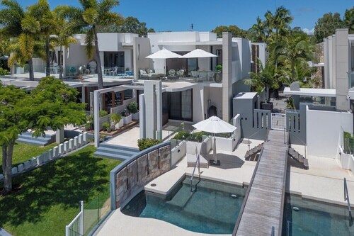 Luxury Riverside Escape
