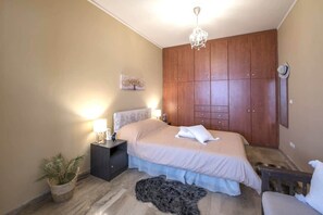 1 chambre, bureau, fer et planche à repasser, Wi-Fi