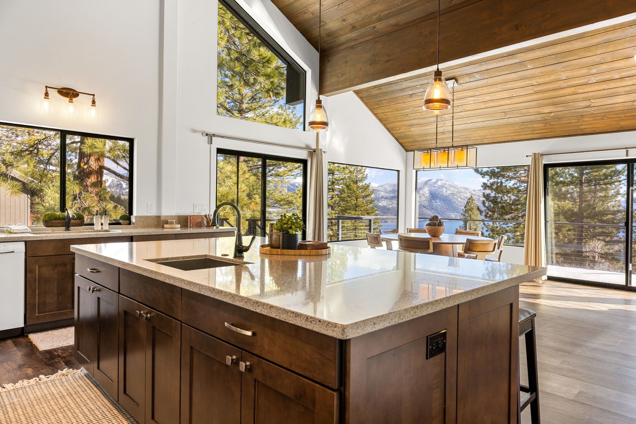 Kylskåp, mikrovågsugn, ugn och spishäll