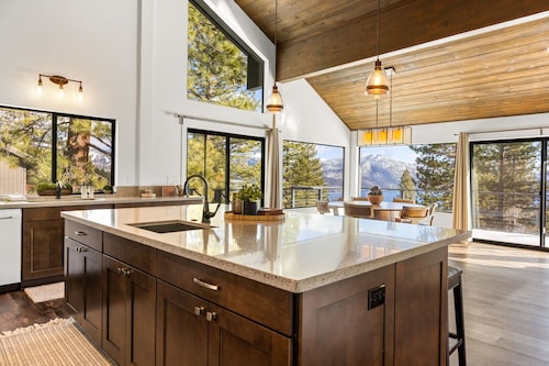 Incline Lakehouse Lookout