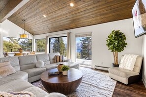 TV, fireplace - Incline Lakehouse Lookout (Incline Village)