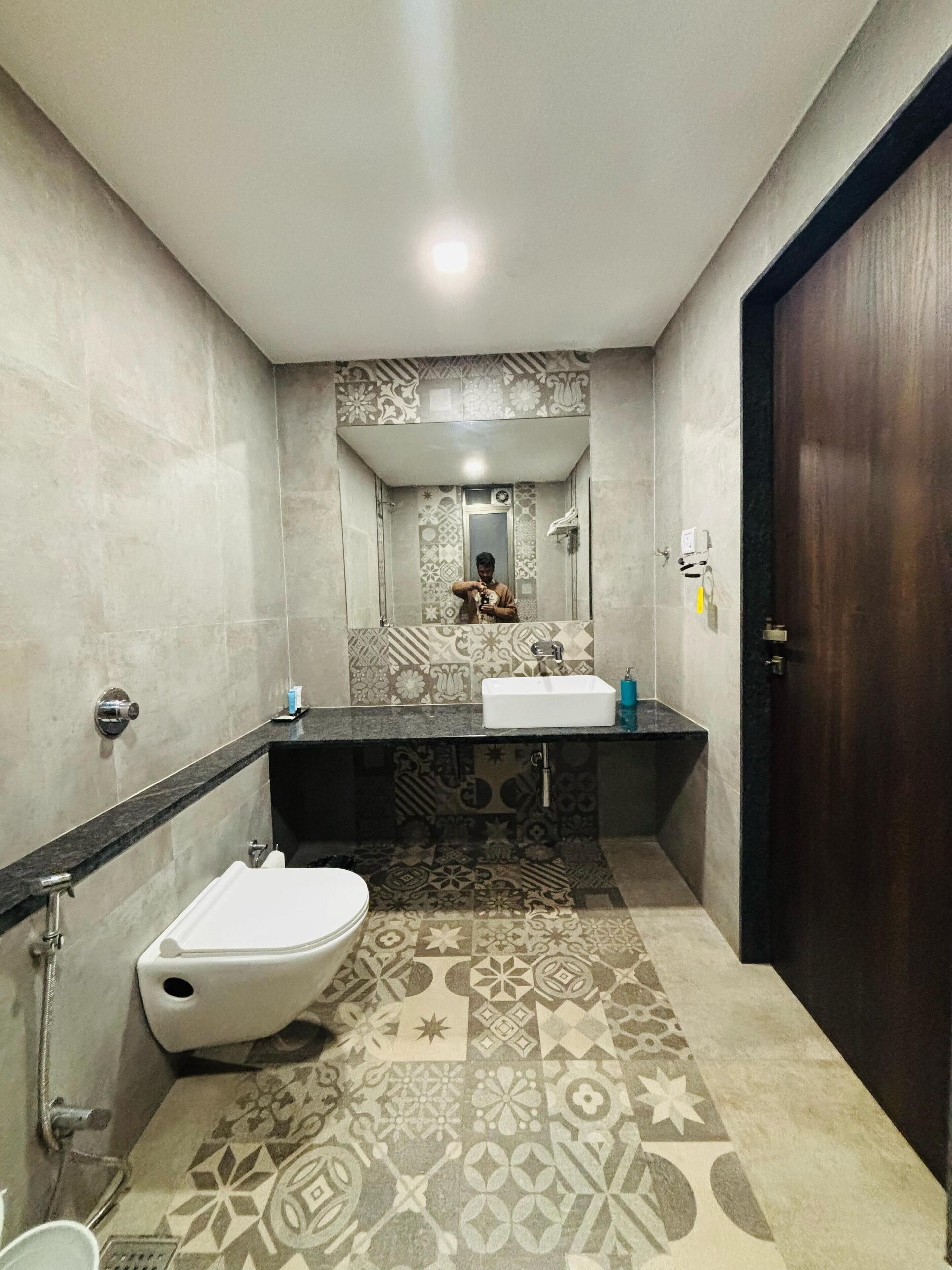 免费洗浴用品、吹风机、拖鞋、毛巾