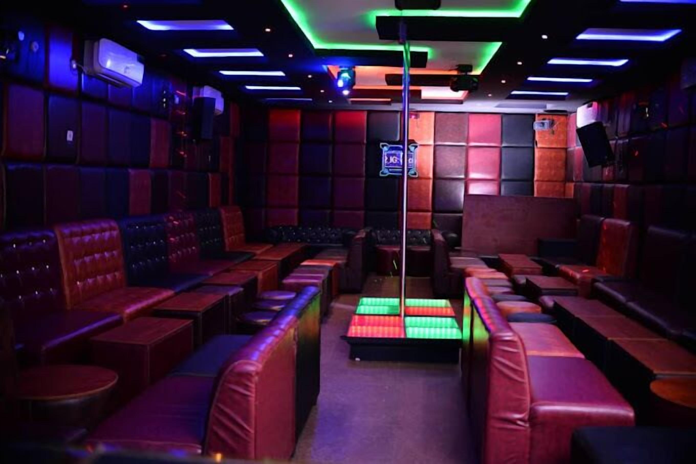 Bar lounge