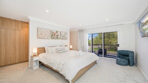 5 slaapkamers, een strijkplank/strijkijzer, wifi, beddengoed