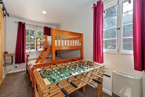 Games room - Little Doe Lodge By Destination Big Bear: Cozy Log Cabin - Awesome Location in Peaceful Summit/Village Neighborhood - Pet Friendly- FOOSBALL TABLE - HOT TUB - Wood Burning Fireplace - True Mountain Cabin Ambiance! (Big Bear Lake)