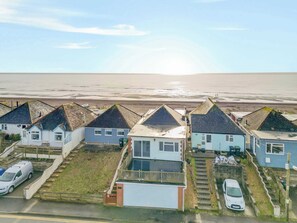 Exterior - Beachfront Bungalow in Pevensey Bay with Sea Views (Pevensey Bay)