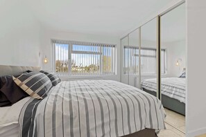 2 bedrooms, desk, iron/ironing board, travel crib - Beachfront Bungalow in Pevensey Bay with Sea Views (Pevensey Bay)