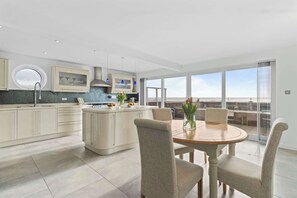 Dining - Beachfront Bungalow in Pevensey Bay with Sea Views (Pevensey Bay)