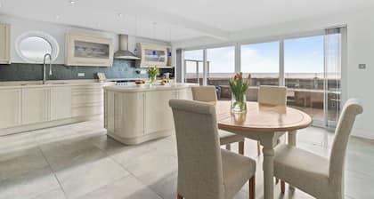 Beachfront Bungalow in Pevensey Bay with Sea Views