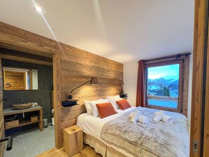 3 chambres, fer et planche à repasser, Wi-Fi, draps fournis